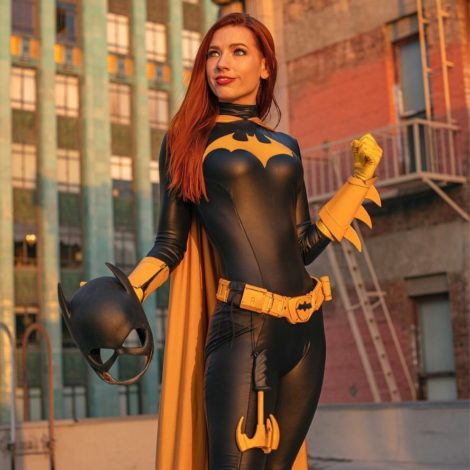 Cosplay Spotlight: Amanda Lynne as Batgirl | Dorkaholics